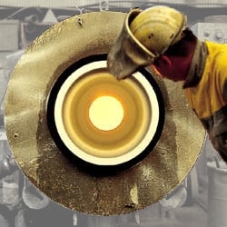 View of the opening of a horizontal centrifugal casting process